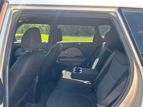 Used 2017 Kia Soul + FWD image 16
