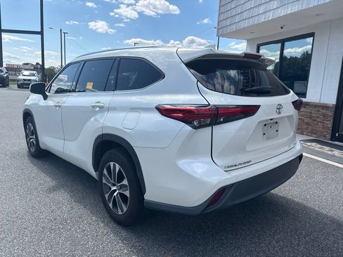 Used 2021 Toyota Highlander XLE FWD image 6
