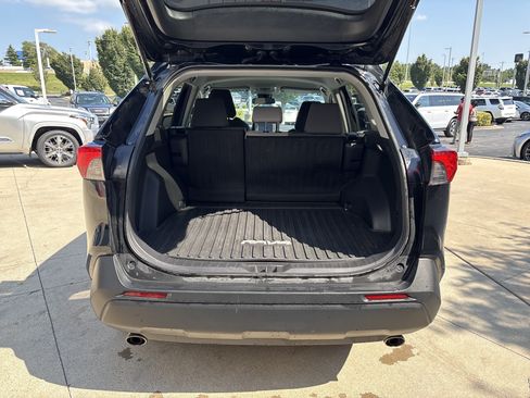 Used 2022 Toyota RAV4 XLE AWD/4WD image 27