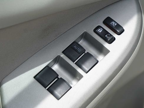 Used 2010 Toyota Corolla LE FWD image 17