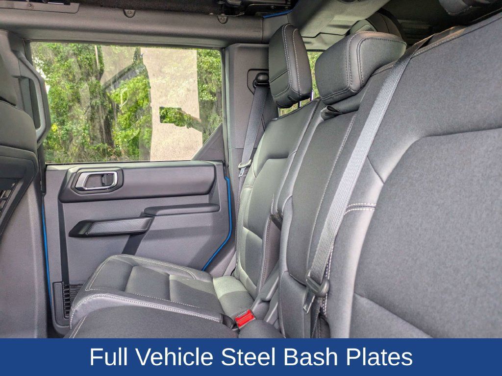 Used 2025 Ford Bronco Badlands AWD/4WD image 14