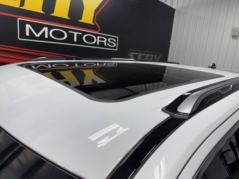 Used 2024 Jeep Wagoneer 4WD w/ Premium Group I image 4