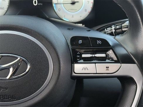 Used 2021 Hyundai Elantra Limited image 14