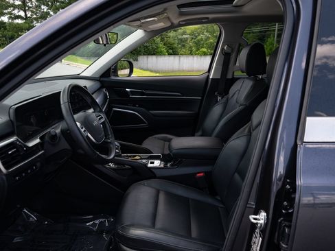 Used 2025 Kia Telluride S FWD image 14