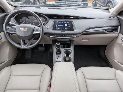 Used 2021 Cadillac XT4 Premium Luxury image 16