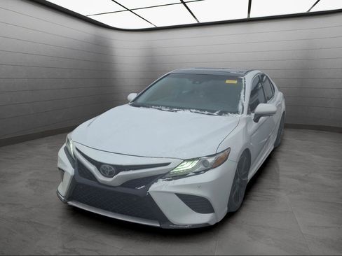 Used 2018 Toyota Camry XSE image 17