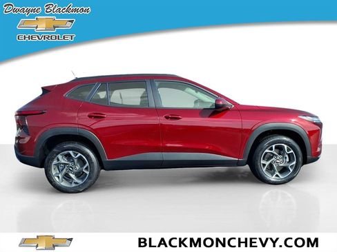 Used 2024 Chevrolet Trax LT w/ Driver Confidence Package image 2