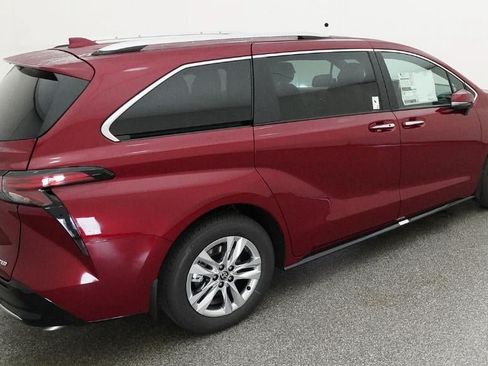 New 2026 Toyota Sienna Limited FWD image 9