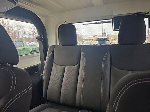 Used 2015 Jeep Wrangler Rubicon w/ Power Convenience Group image 14