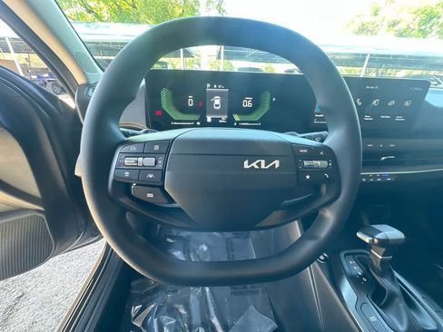 Used 2025 Kia K4 FWD image 15