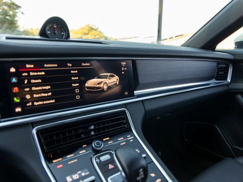 Certified 2023 Porsche Panamera Platinum Edition image 37