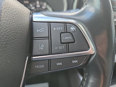 Used 2021 Toyota Highlander XLE image 42