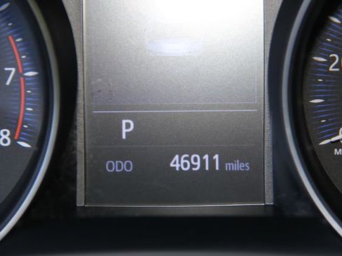 Used 2020 Toyota C-HR LE FWD image 25