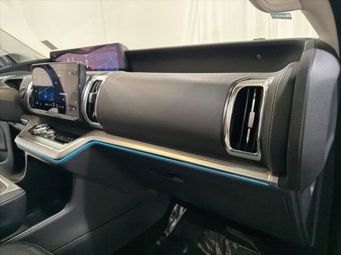 Used 2025 Ford Expedition Platinum image 29