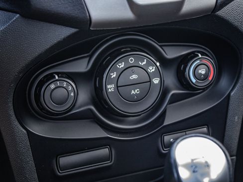 Used 2013 Ford Fiesta SE w/ Moon & Mood Pkg image 32