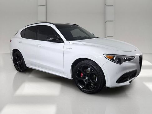 Used 2023 Alfa Romeo Stelvio Veloce AWD/4WD image 2