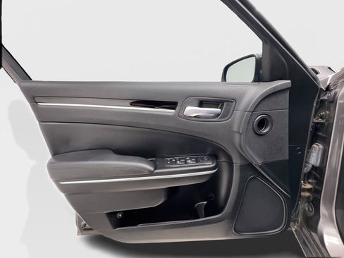 Used 2023 Chrysler 300 Touring w/ Sport Appearance Package RWD image 23