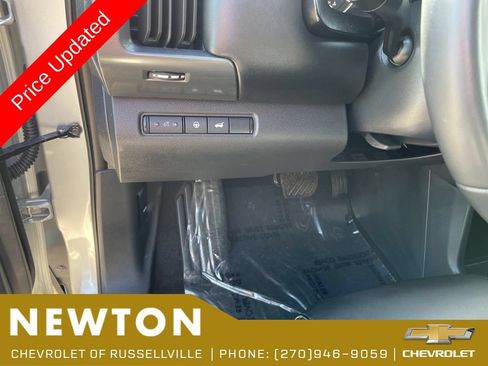 Used 2025 Nissan Pathfinder SL AWD/4WD image 9