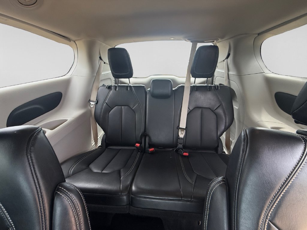 Used 2024 Chrysler Pacifica Touring-L FWD image 38