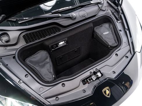 Used 2018 Lamborghini Huracan LP 610-4 AWD/4WD image 40