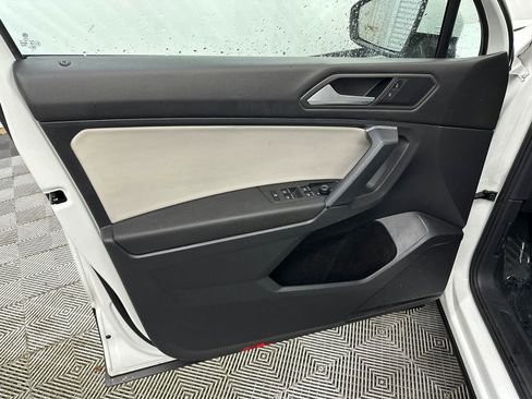 Used 2019 Volkswagen Tiguan SE w/ Panoramic Sunroof Package FWD image 11