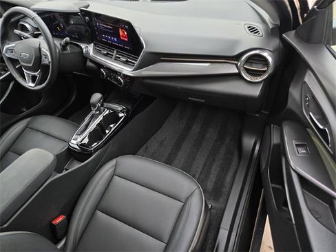 Used 2025 Chevrolet Trax ACTIV w/ Sunroof Package image 7