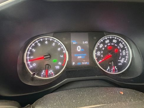 Used 2021 Toyota RAV4 XLE FWD image 10