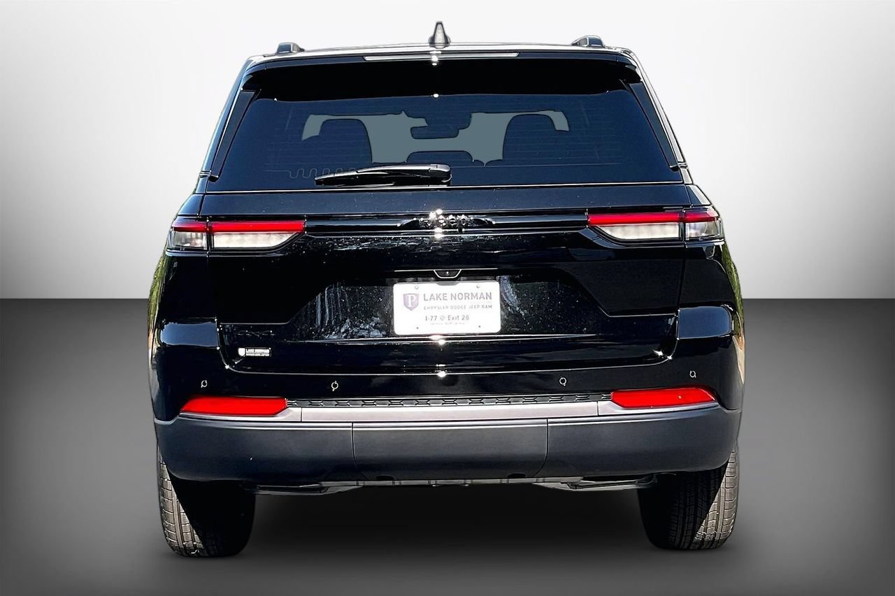 New 2026 Jeep Grand Cherokee Altitude AWD/4WD image 7