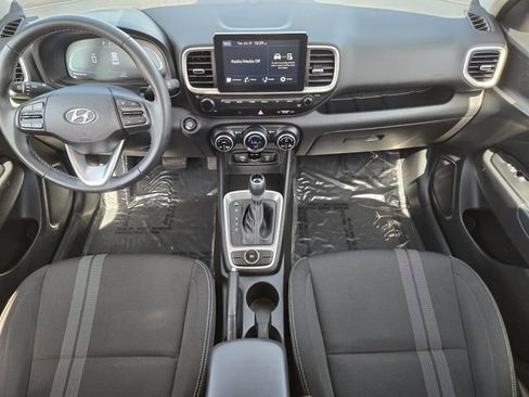 Used 2024 Hyundai Venue SEL FWD image 24