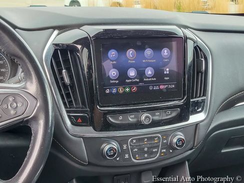 Used 2020 Chevrolet Traverse LT FWD image 13