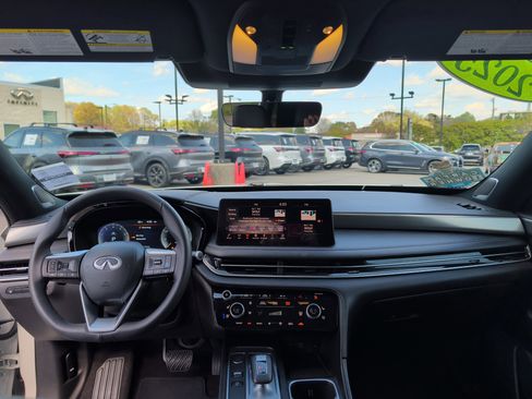 Used 2025 INFINITI QX60 Luxe w/ Black Edition image 11