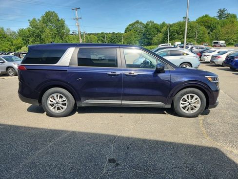 Used 2023 Kia Carnival LX image 16