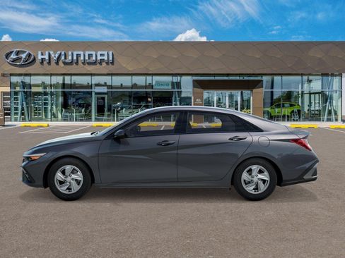 New 2026 Hyundai Elantra SE FWD image 3