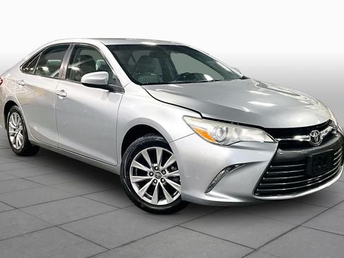 Used 2017 Toyota Camry XLE FWD image 3