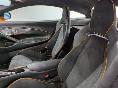 Used 2025 McLaren Artura RWD image 10