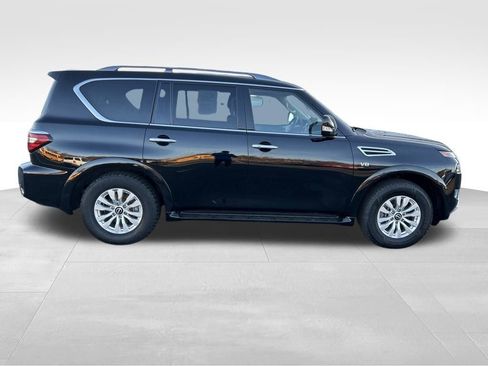Used 2022 Nissan Armada SV image 7