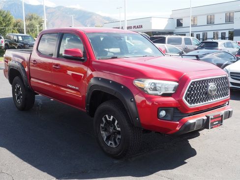 Used 2018 Toyota Tacoma TRD Off-Road w/ Technology Package image 3