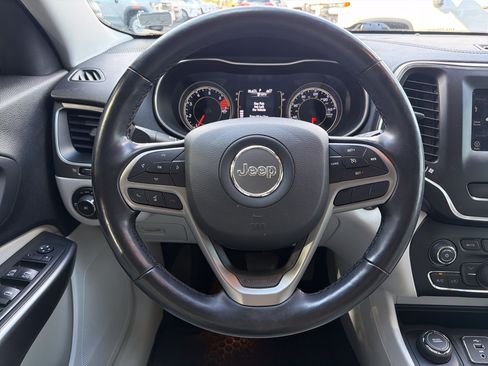 Used 2020 Jeep Cherokee Latitude Plus w/ Cold Weather Group AWD/4WD image 17