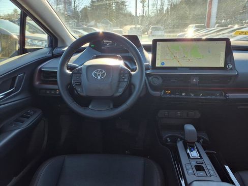 Used 2025 Toyota Prius Plug-In Hybrid image 8