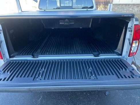 Used 2011 Nissan Frontier SV image 26