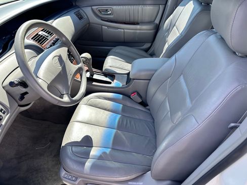 Used 2001 Toyota Avalon XLS FWD image 5
