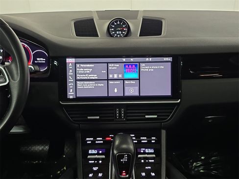 Used 2021 Porsche Cayenne image 16