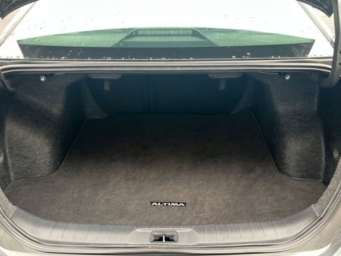 Used 2025 Nissan Altima 2.5 SV FWD image 32