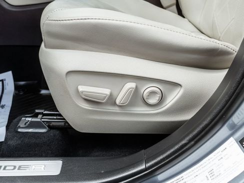 Used 2020 Toyota Highlander Platinum image 28