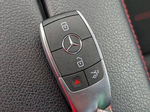 Used 2021 Mercedes-Benz GLB 250 4MATIC image 33