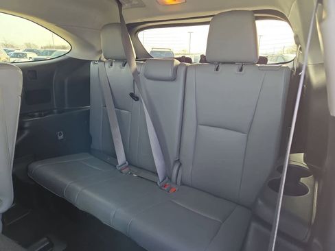 Used 2021 Toyota Highlander XLE image 36