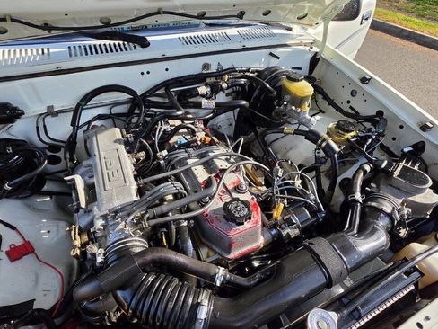 Used 1994 Toyota Pickup DX AWD/4WD image 9