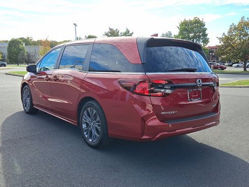 Certified 2025 Honda Odyssey Touring image 4