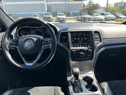 Used 2018 Jeep Grand Cherokee Altitude AWD/4WD image 15