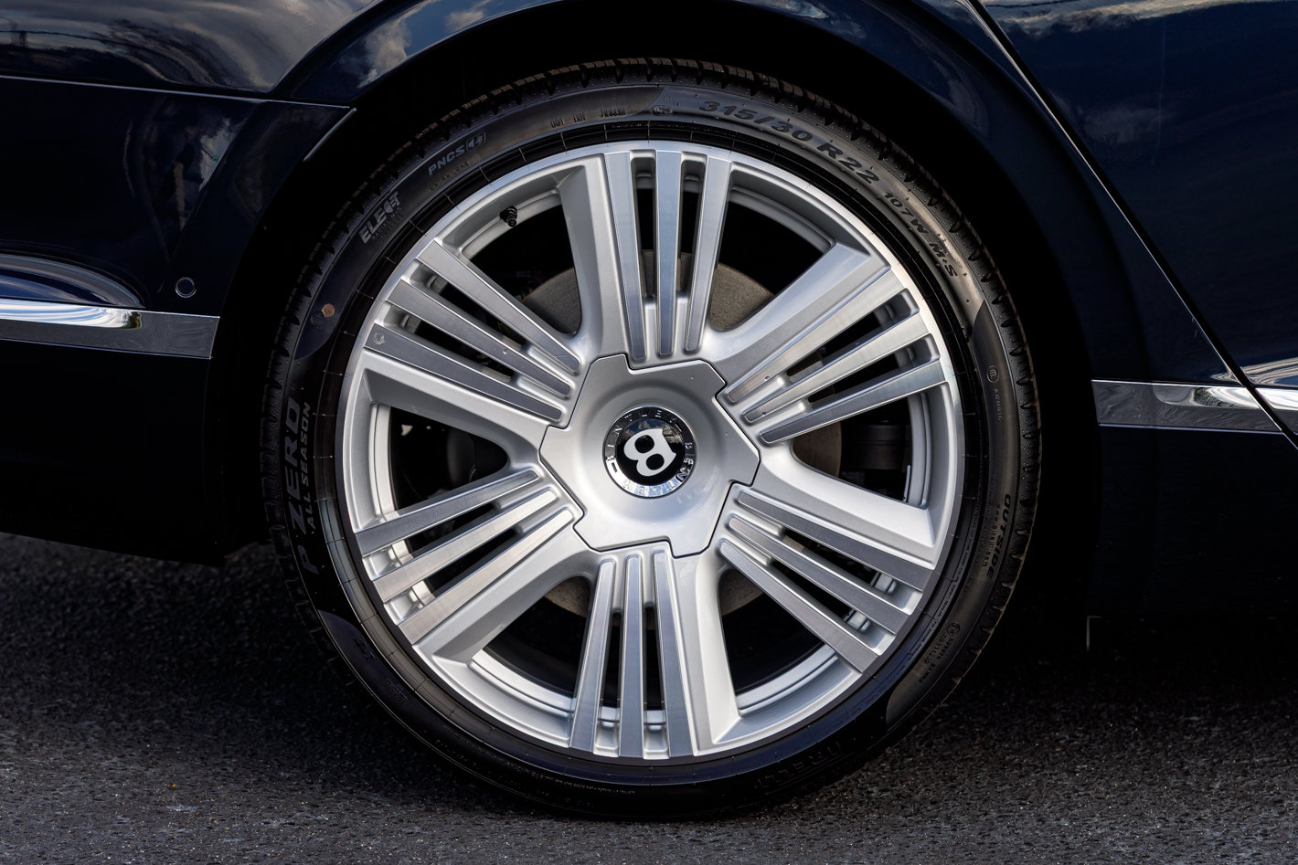 Used 2026 Bentley Flying Spur Azure AWD/4WD image 19